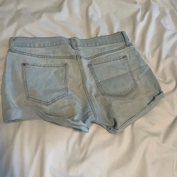 Old navy boyfriend shorts - Picture 2 of 6